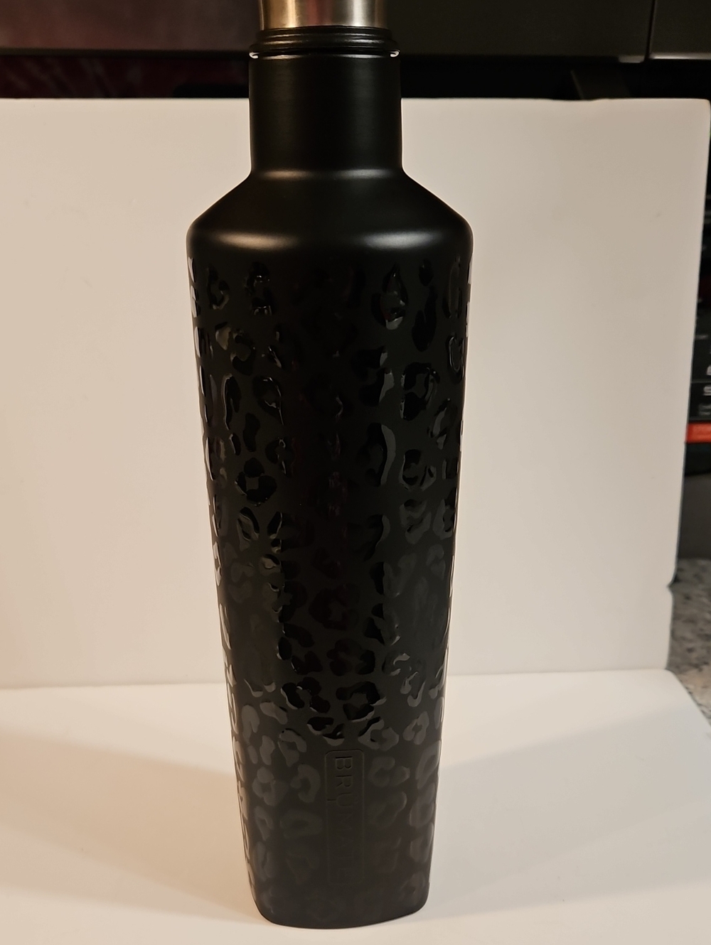 BRUMATE 25 OZ. WINSULATOR BLACK CHEETAH PRINT TRAVEL BOTTLE.